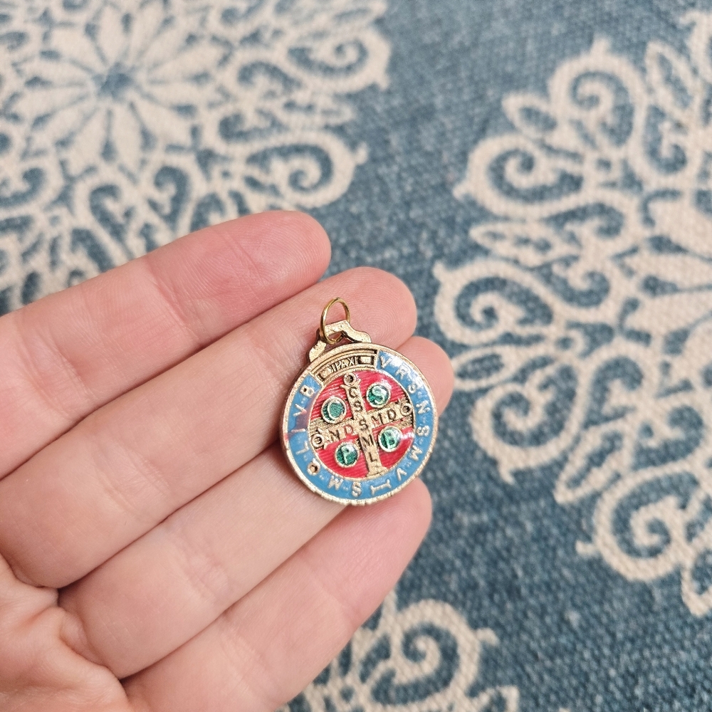 Vintage Gold Blue & Red Creed Saint St Benedict Medal Pendant - Picture 2 of 7